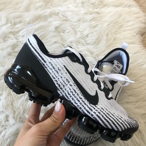 ✔️ New✔️ NIKE Air Vapormax Flyknit 3 GS ~ 7Y - Picture 2 of 8